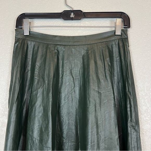 SIGNATURE STUDIO Pleated Vegan Leather Green Full Midi Skirt size Small - Picture 2 of 9